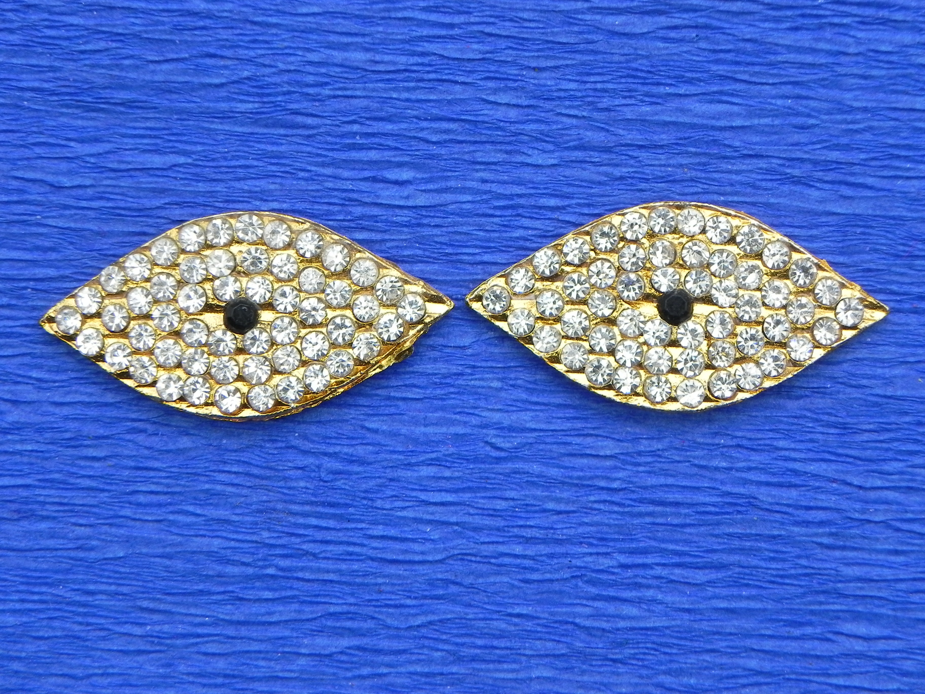 EYES SET