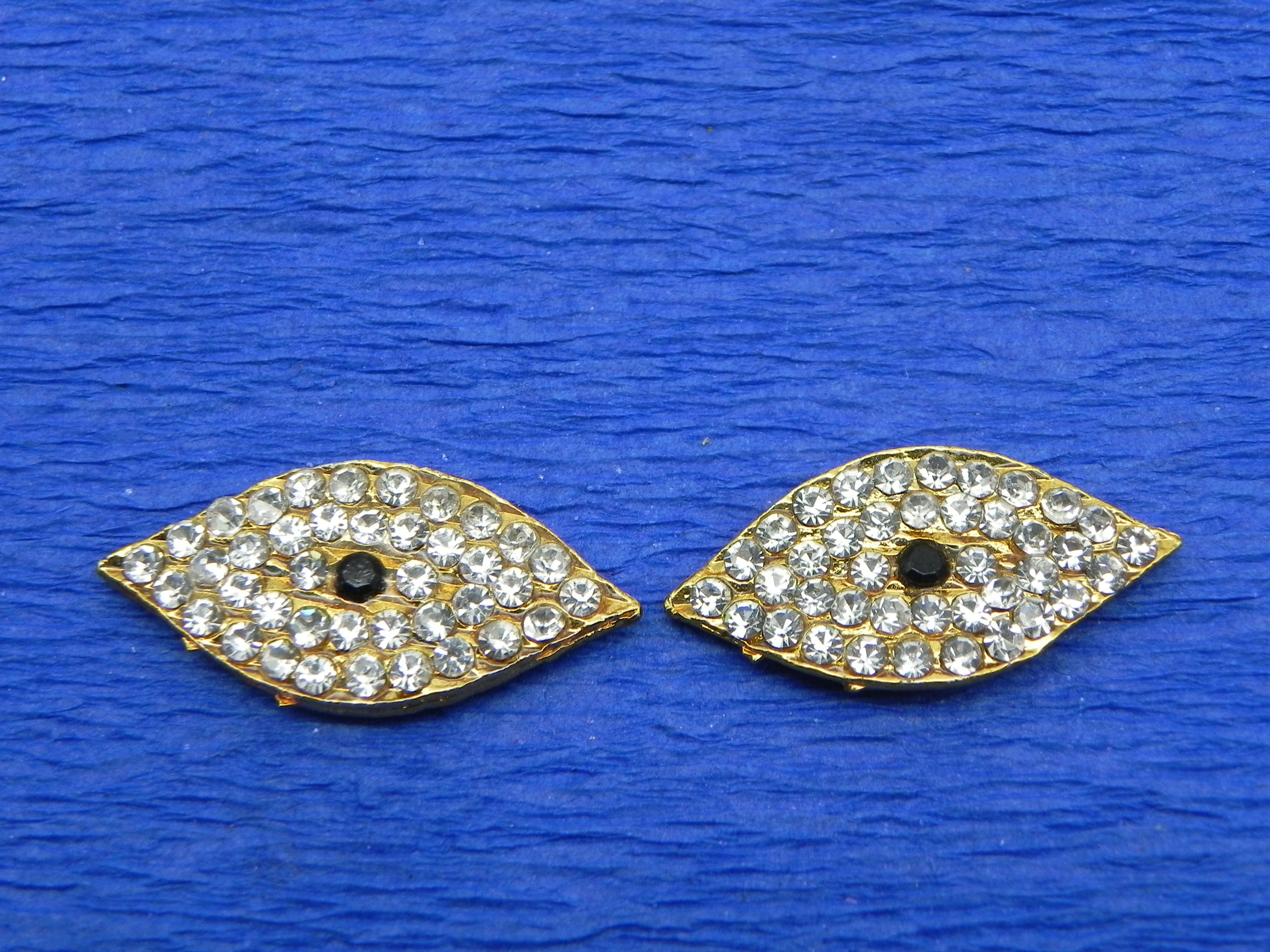 EYES SET