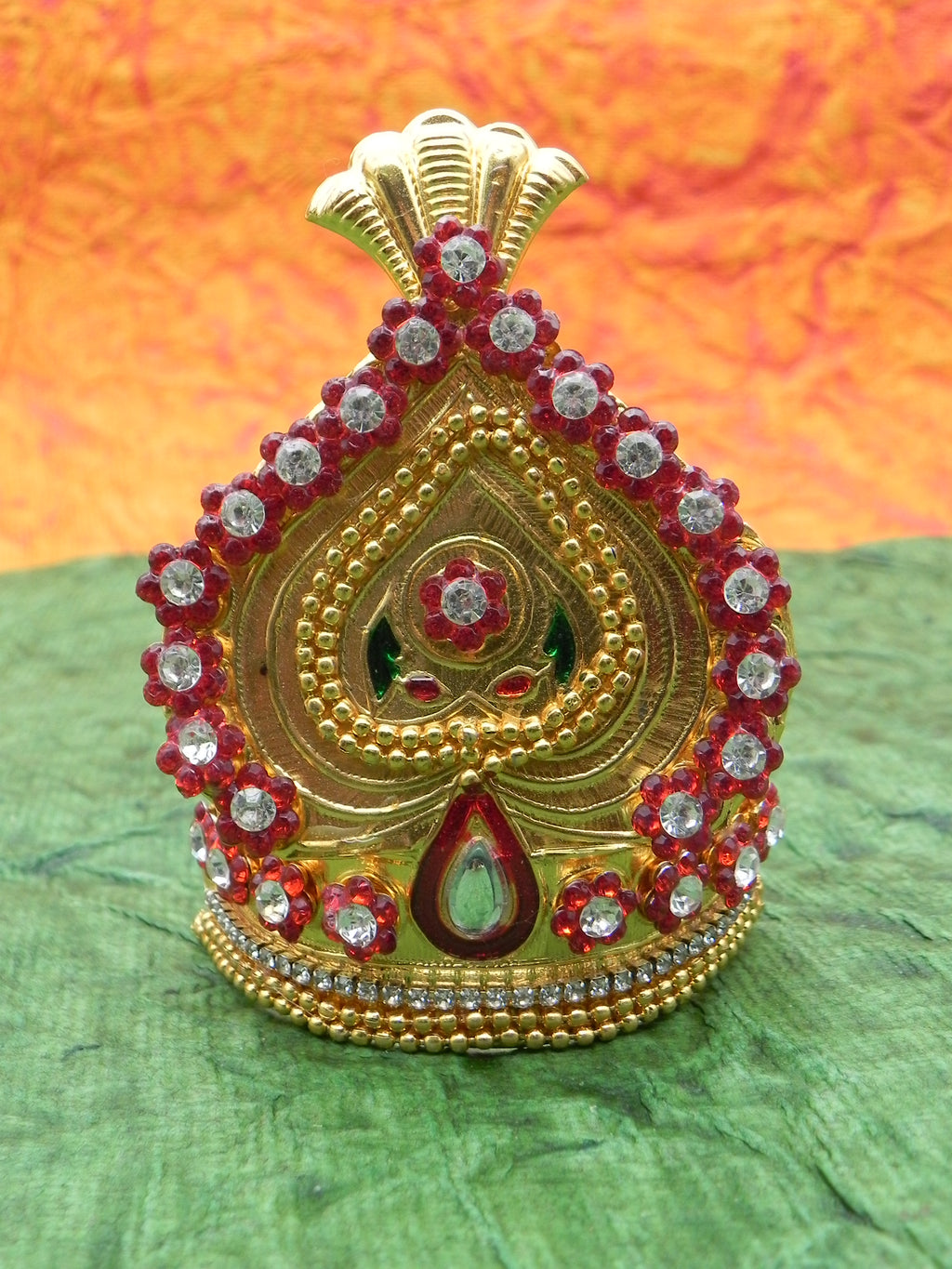 Mukut with stone