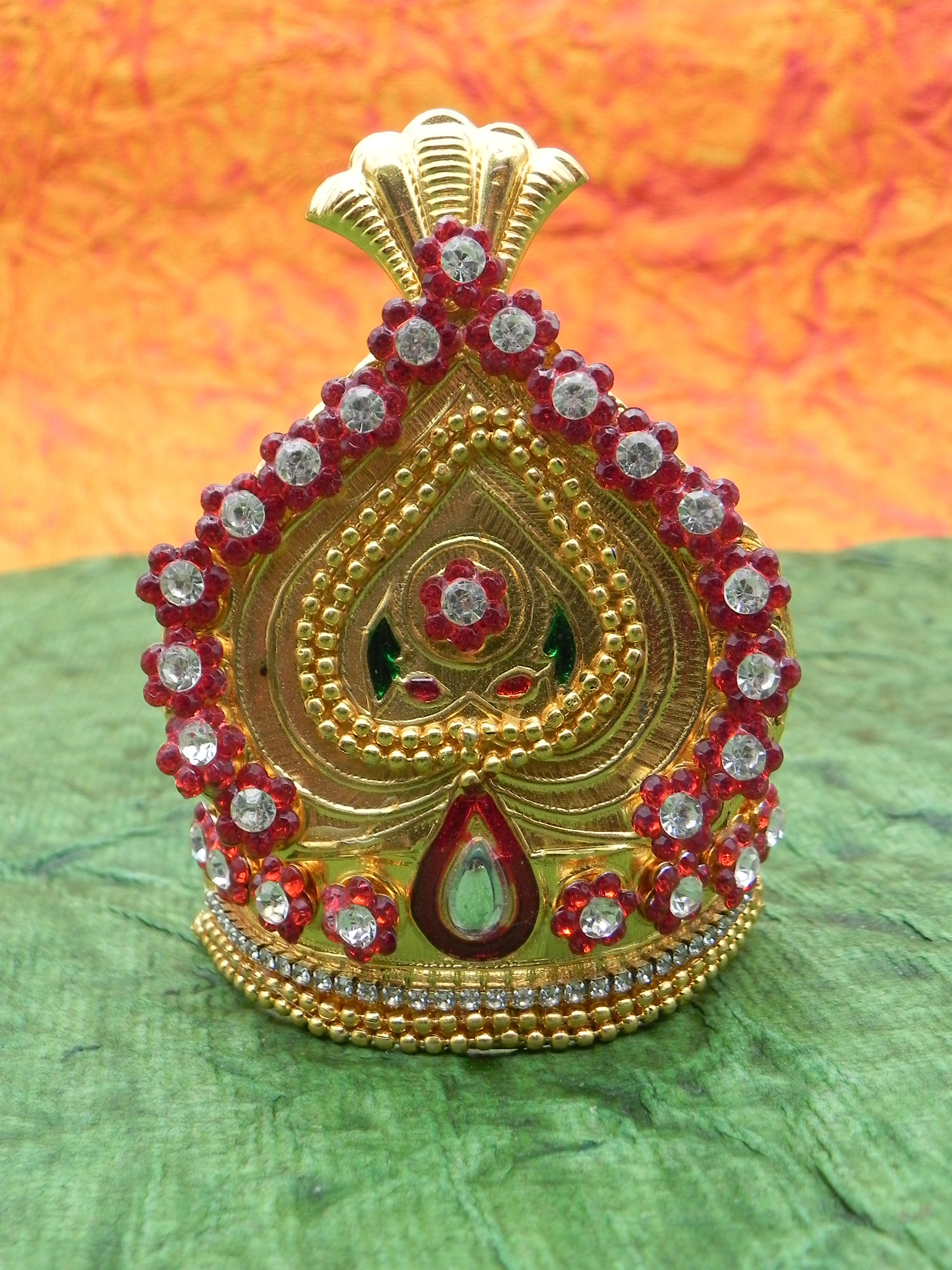 Mukut with stone